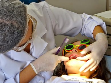 Quando levar meu filho ao dentista pela primeira vez?